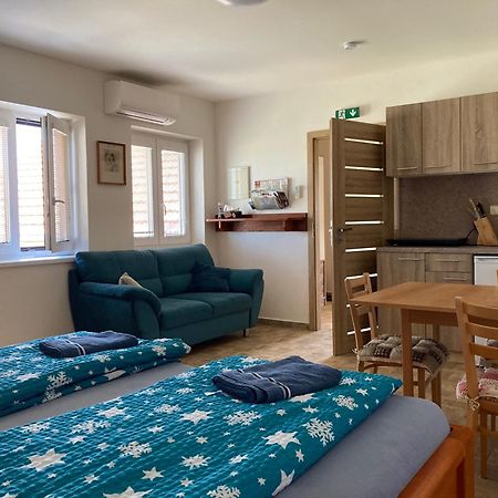 Apartmany S Klimatizaci - Penzion U Kudlacku Pouzdrany Exterior foto
