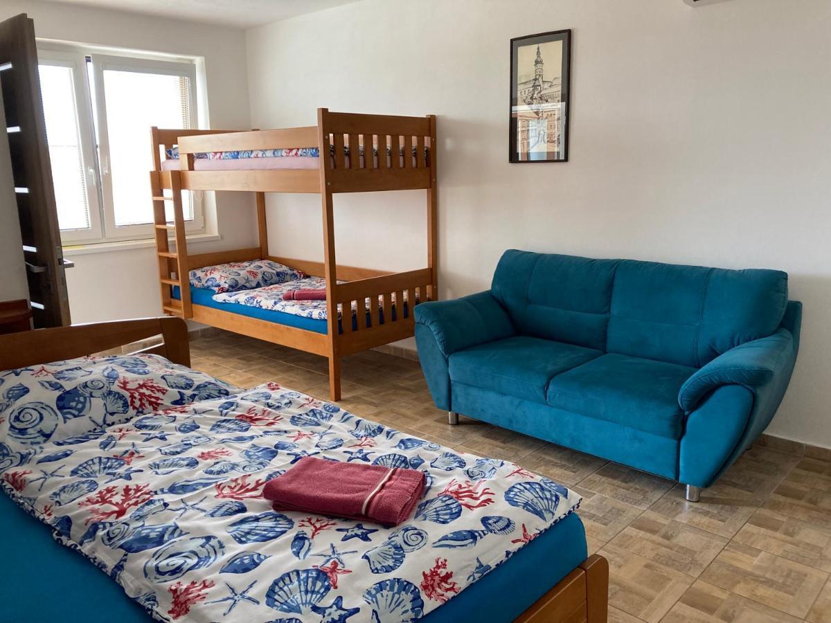 Apartmany S Klimatizaci - Penzion U Kudlacku Pouzdrany Exterior foto