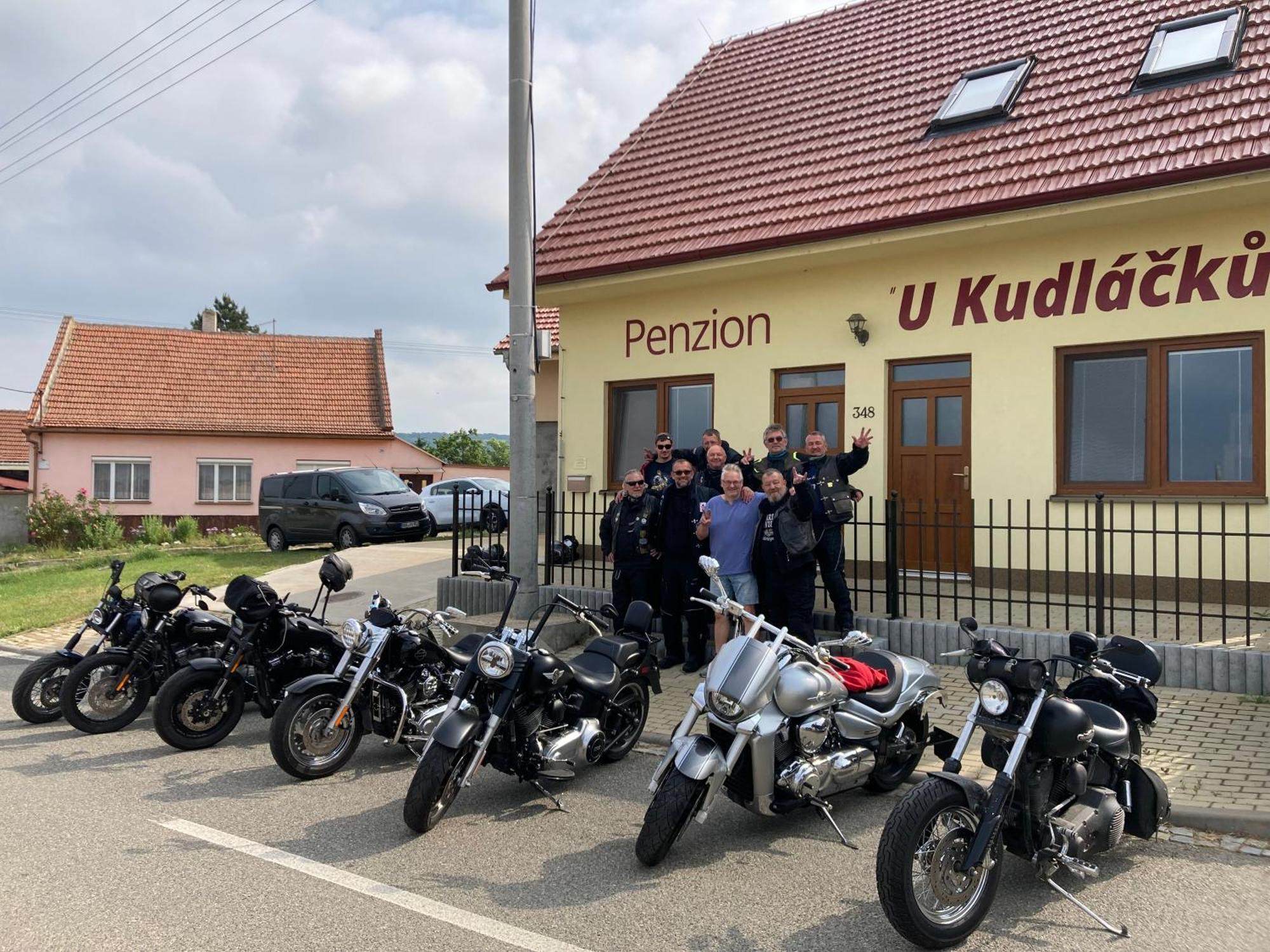 Apartmany S Klimatizaci - Penzion U Kudlacku Pouzdrany Exterior foto